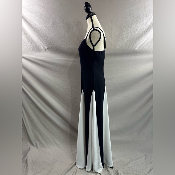 Sweetheart Neckline Two Tone Dress Black/White - Picture 8 of 10